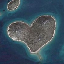 Hartvormig eiland populair door Google Earth