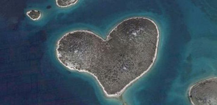 Hartvormig eiland populair door Google Earth