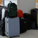 Veel mensen reizen met oude koffers