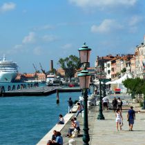 Hoe lang mogen cruiseschepen nog door Venetië varen?